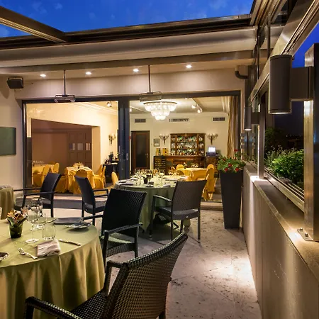 Hotel Savoy